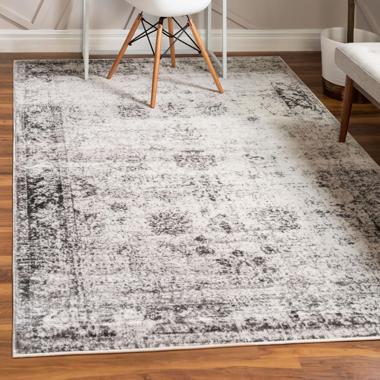 Sofia Casino Gray Synthetic 3' 3" x 5' 3" Indoor Area Rug