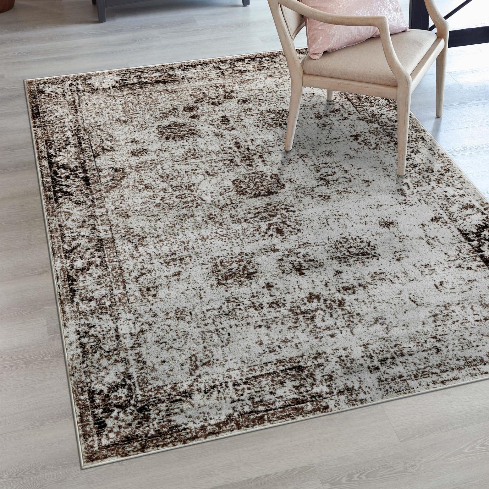 Ivory Elegance 8'x10' Rectangular Synthetic Rug