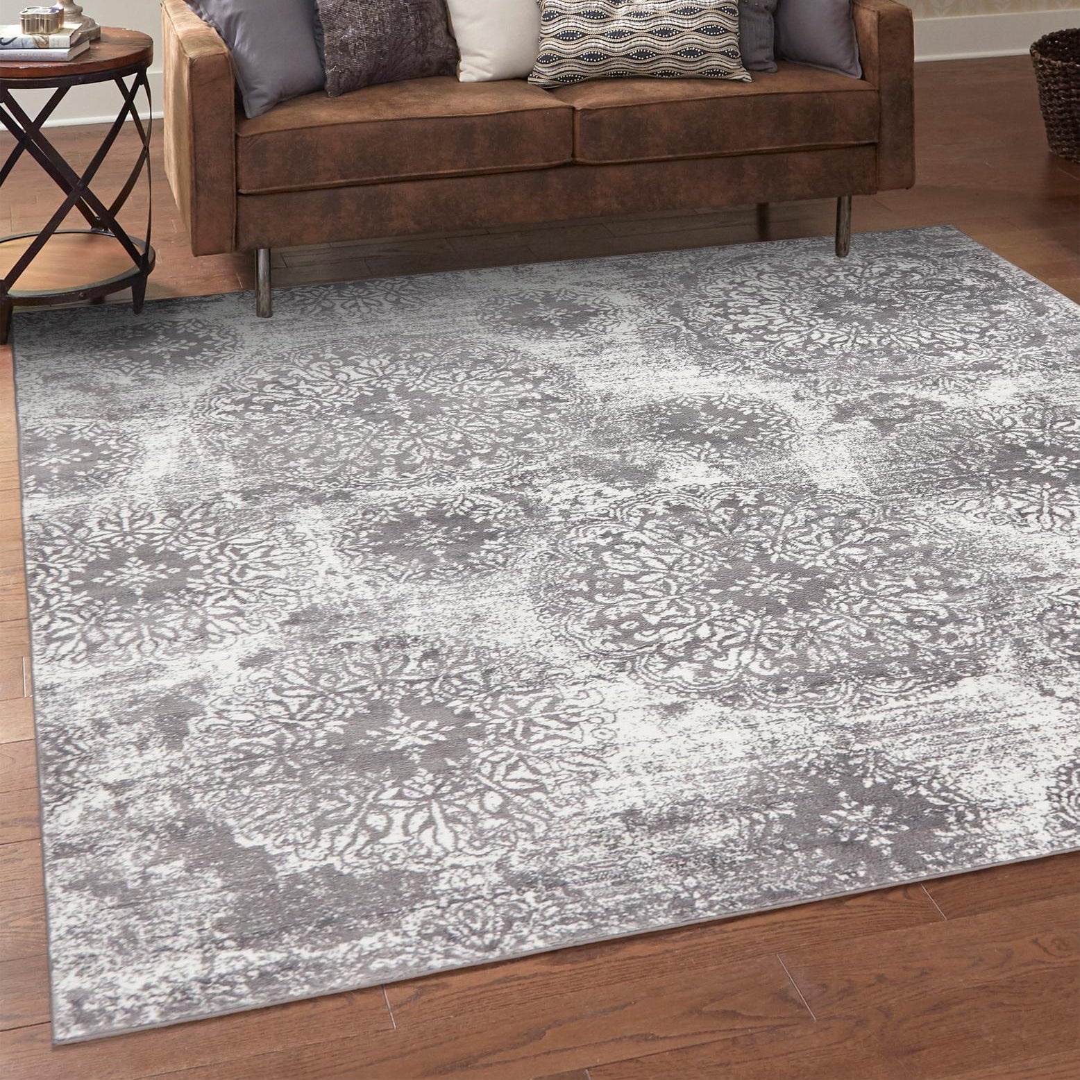 Elegant Monte Carlo 5' Square Light Gray Floral Synthetic Rug