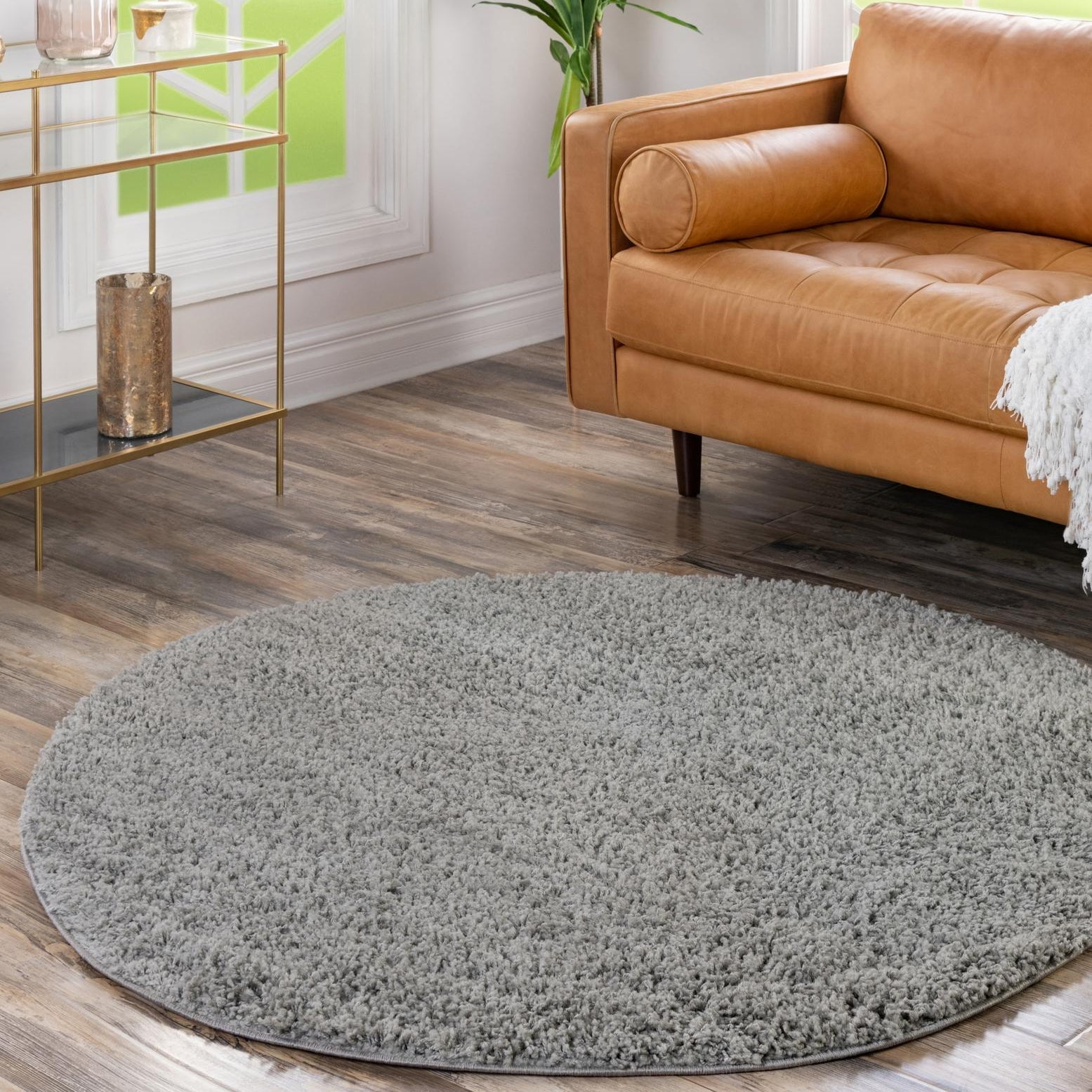 8' Round Cloud Gray Shag Rug with Stain-Resistant Synthetic Fibers