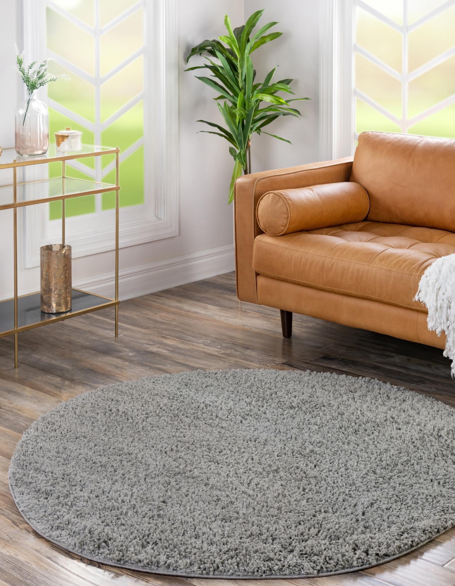8' Round Cloud Gray Shag Rug with Stain-Resistant Synthetic Fibers