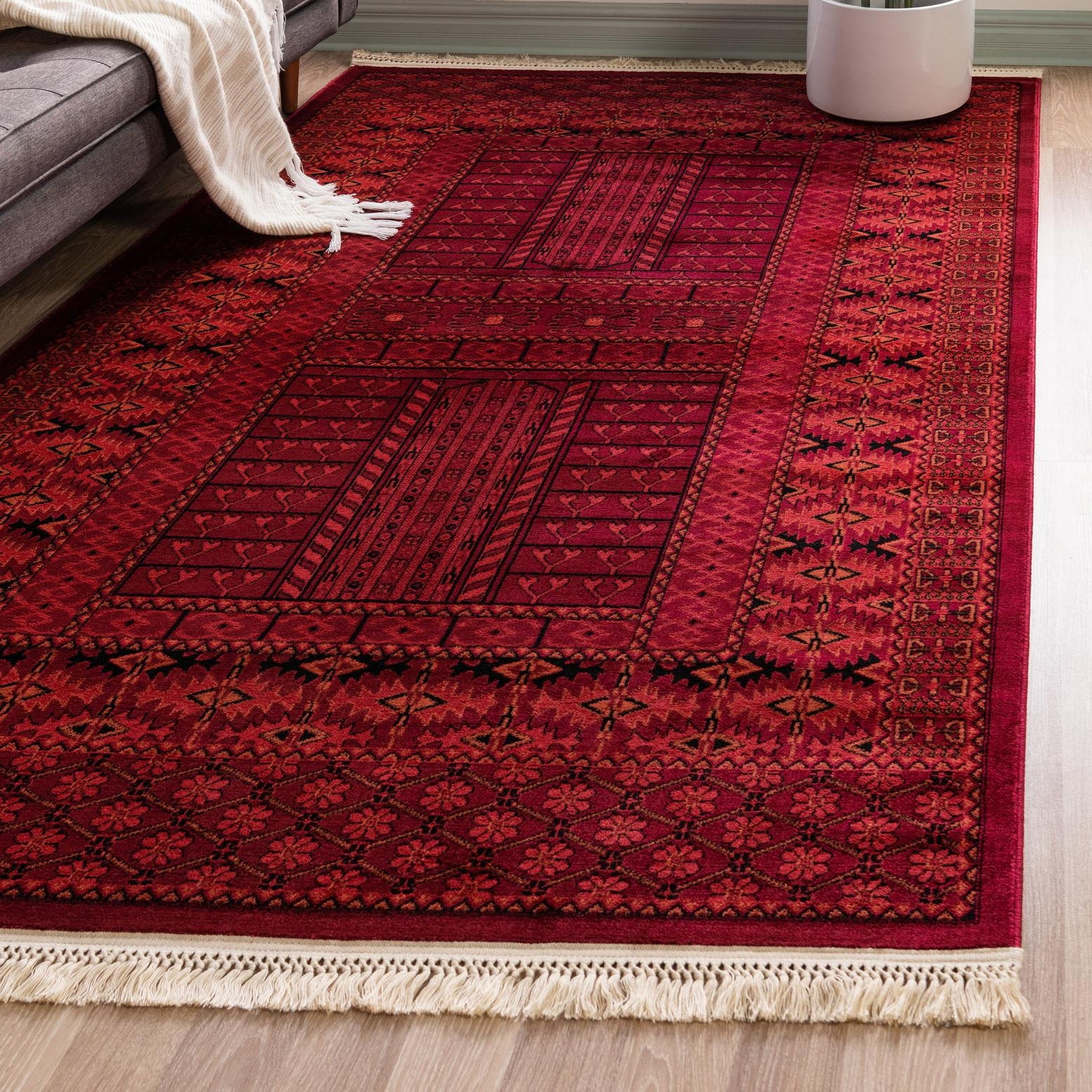 Handmade 4' x 6' Rectangular Red Synthetic Easy-Care Stain-Resistant Rug