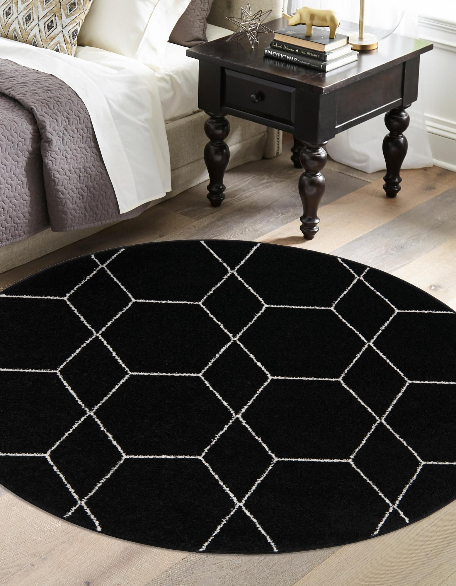 5' Round Black and Ivory Trellis Synthetic Area Rug