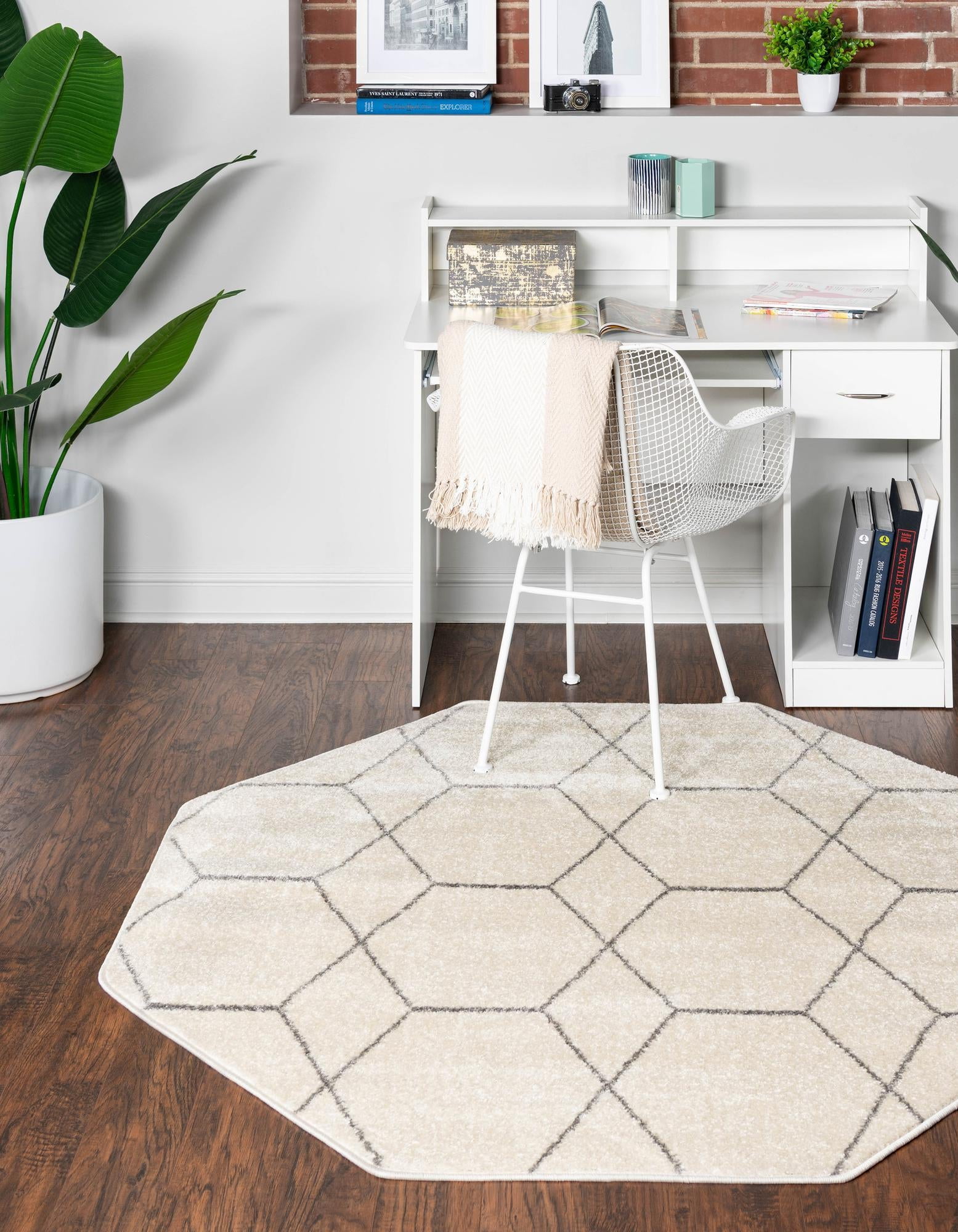 Ivory & Gray Trellis Octagon Easy-Care Synthetic Rug