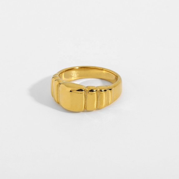 Unisex 18K Gold Plated Ring Band Durable 316L Stainless Steel Elegant Gift For Him Or Her Daily Wearable Style