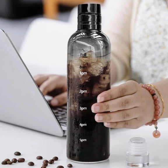 Unisex Clear Plastic Measuring Cup 23oz, Leakproof Water Bottle with Time Scale, Portable Car Cup for Travel and Home Use