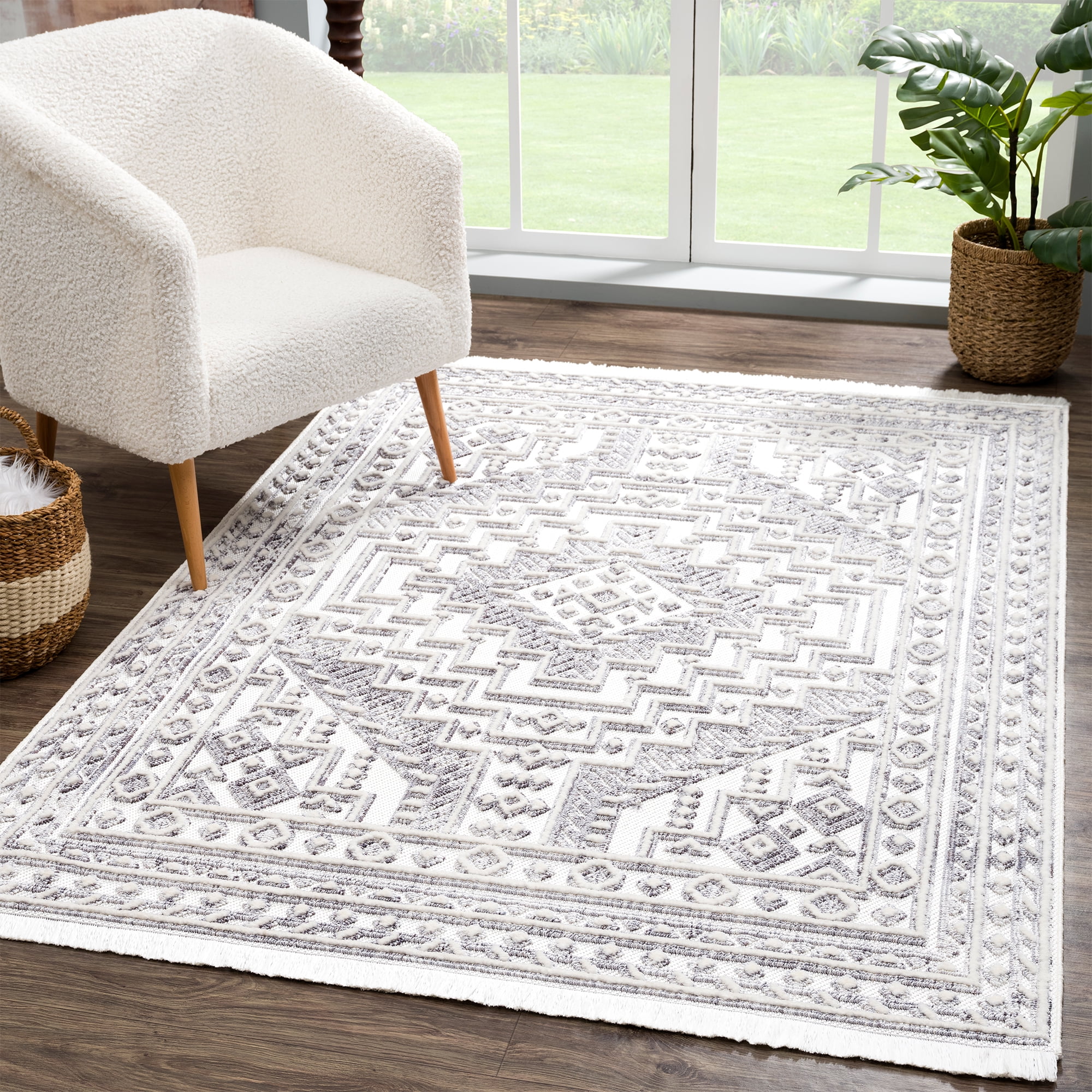 United Weavers Keya Pariza Transitional Medallion Runner Rug, Grey, 2'7" x 7'2"