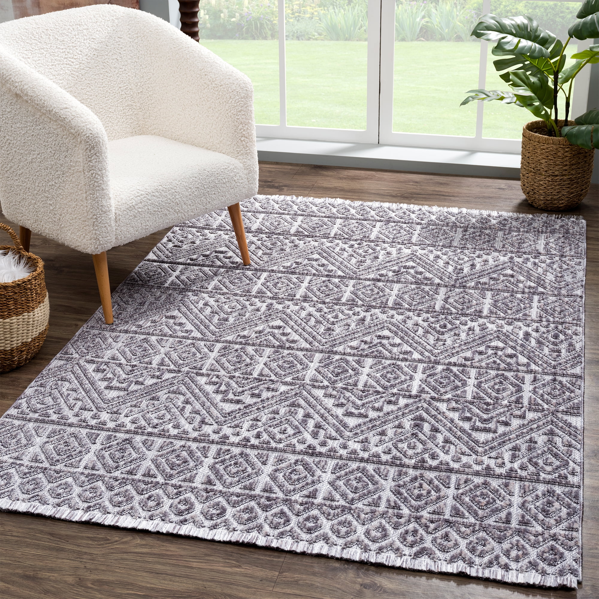 United Weavers Keya Sofi Modern Geometric Accent Rug, Smoke, 1'10" x 3'