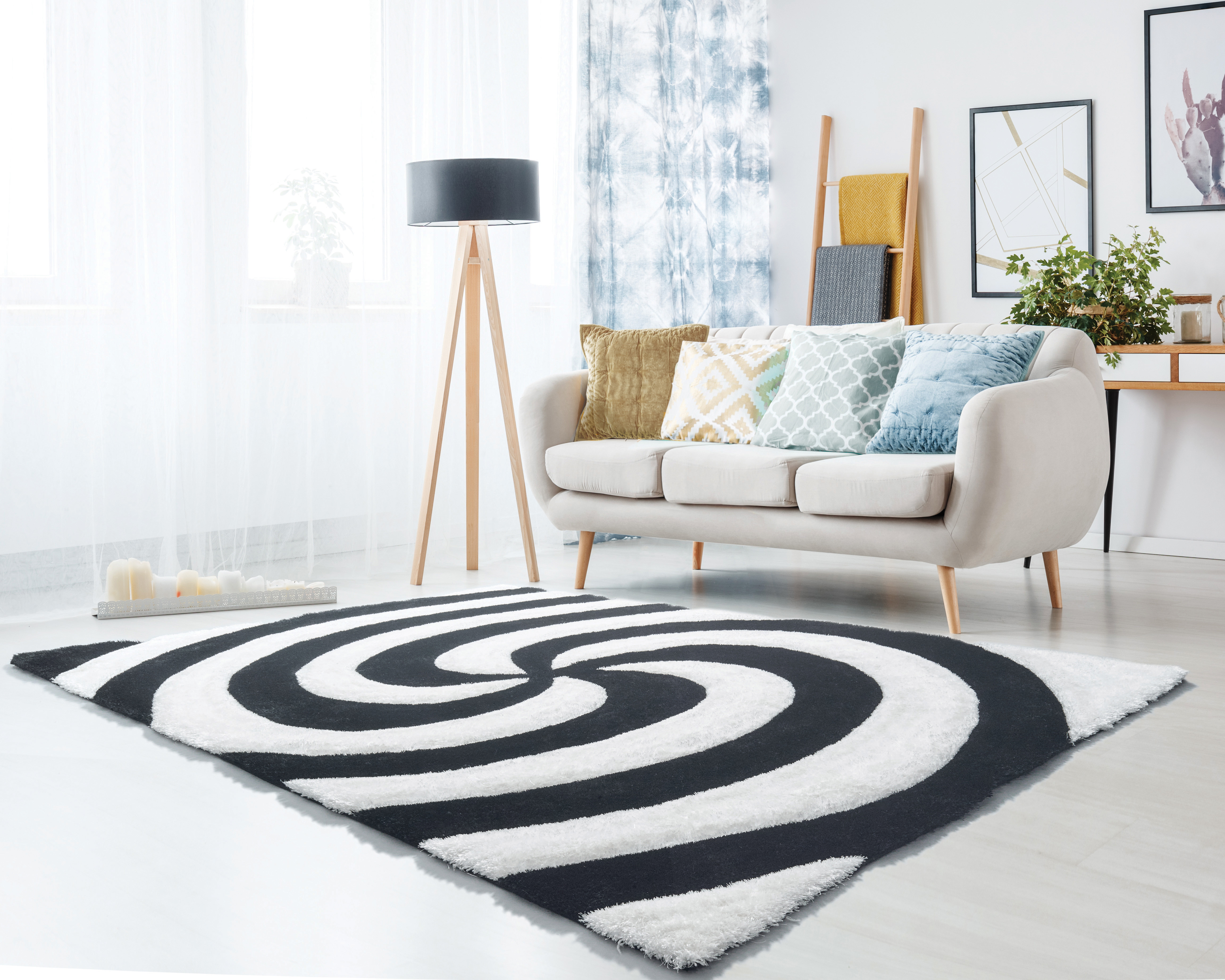 United Weavers Veria Agba Shag Black Hand Carved Polyester Area Rug