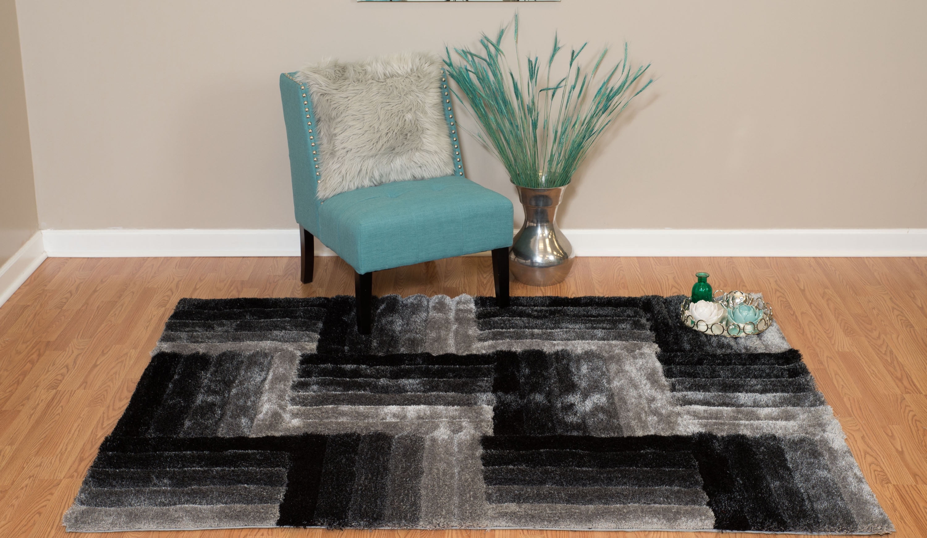 United Weavers Veria Doux Shag Geometric Accent Rug, Black, 1'10" X 3'