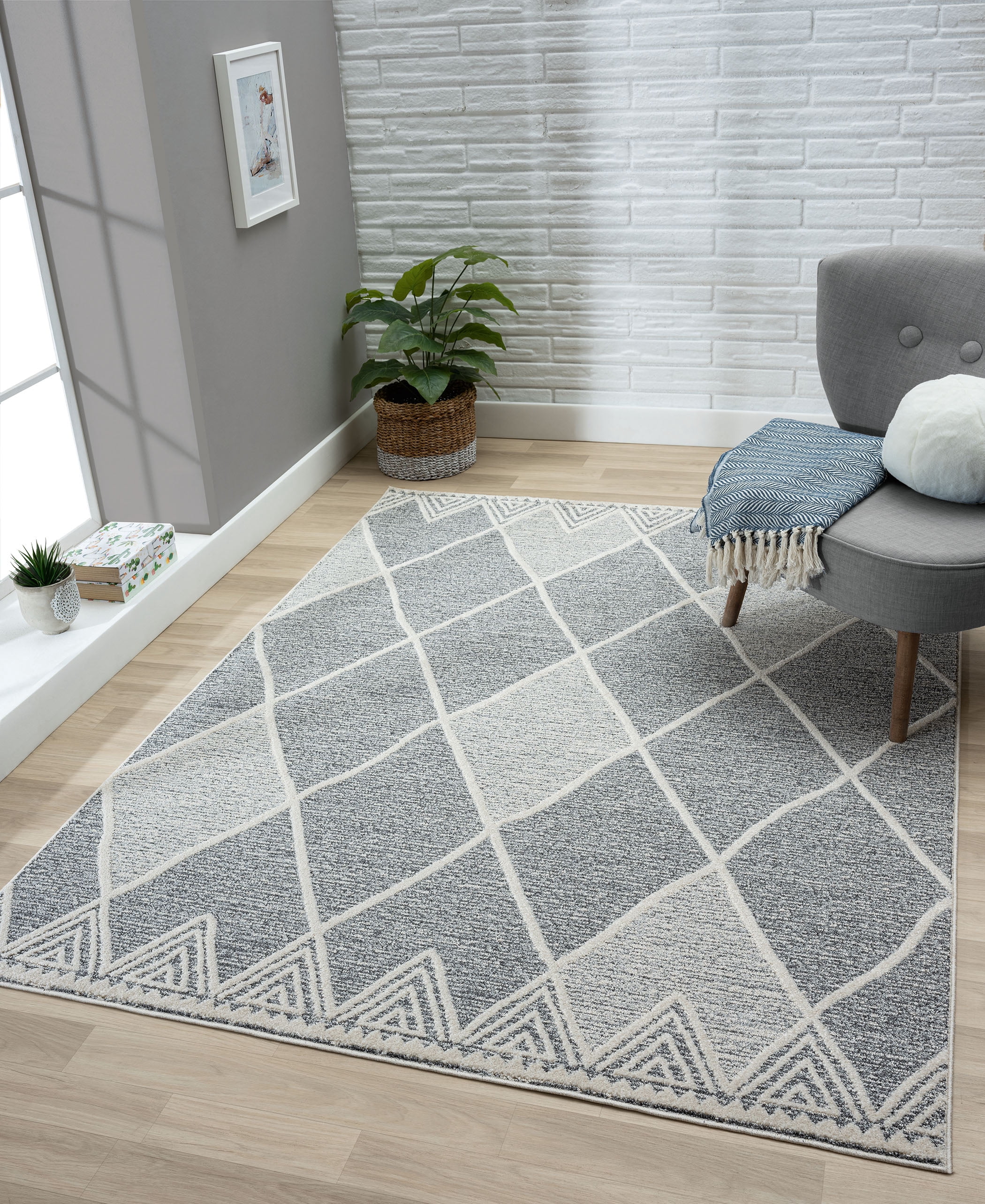 United Weavers of America Modern/Contemporary Geometric Runner Rug, 2' 7" x 7' 2"