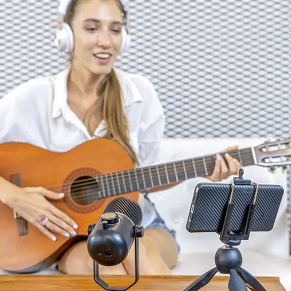 Universal Smartphone Camera Shutter Remote Control with Rechargeable Battery for Hands-Free Photography and Media Playback