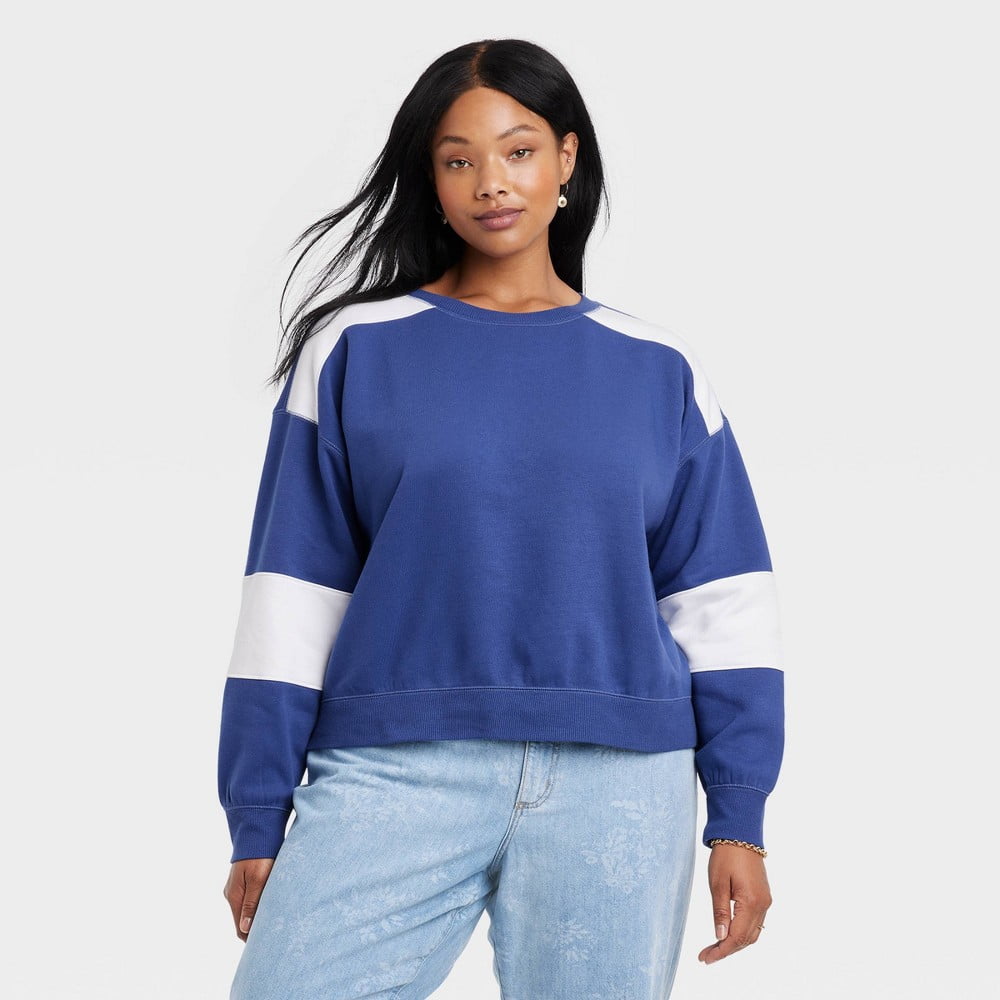 Universal Thread Women s Plus Size Fleece Sweatshirt 4X Blue White Walmart