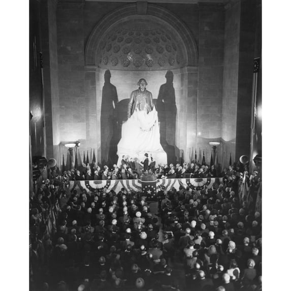 Unveiling Of The George Washington Statue History (18 x 24)