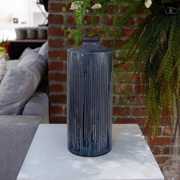 Zerith Vertical Line Design Ceramic Vase