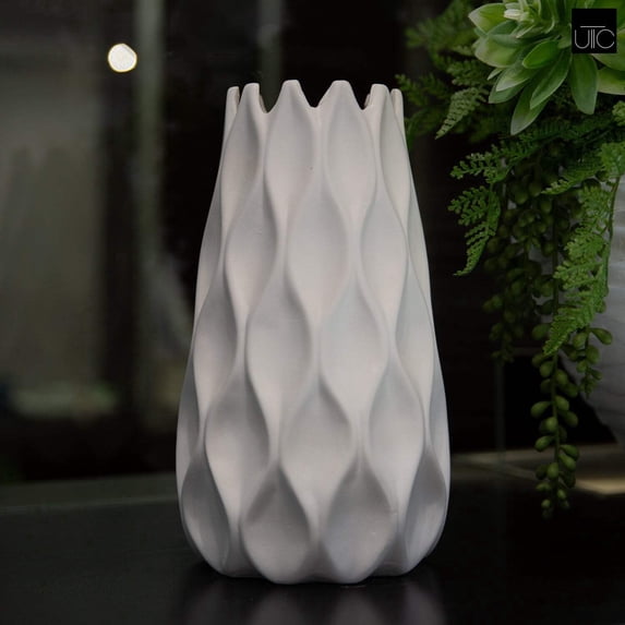 Urban Trends Ceramic Round Vase