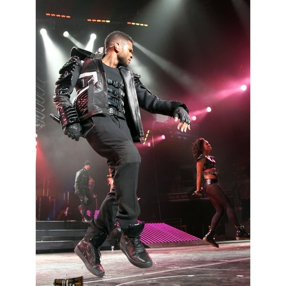 Usher On Stage For Usher In The Omg Tour Mandalay Bay Events Center Las Vegas Nv November 13 2010. Photo By