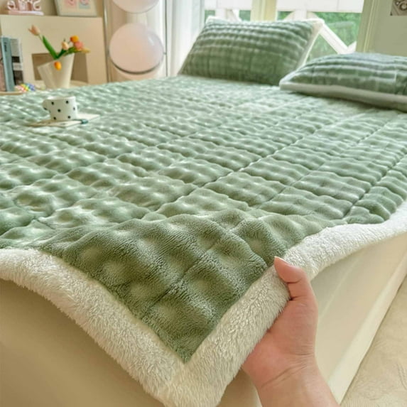 Usloyux Under $5 Milk Flannel Mattress Pad, Soft Bed Mattress Topper with Non-Slip Bottom, Warm Fleece Futon Cover for Winter, Plush Mattress Protector, Comfortable Bedding Accessory