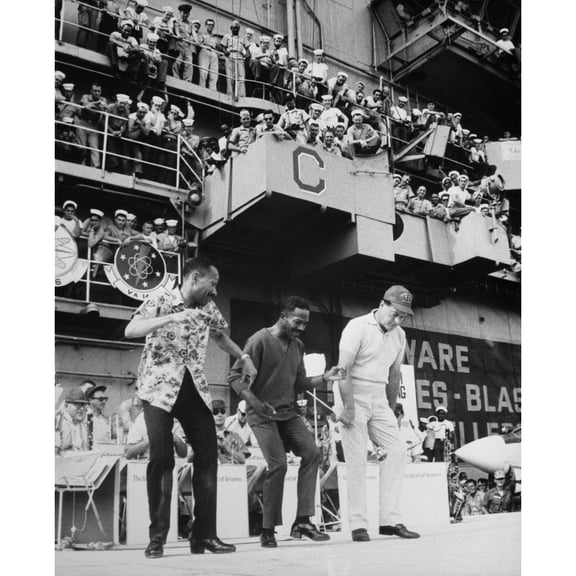 Uso Entertains Troops In Vietnam. The Nicholas Brothers History (18 x 24)
