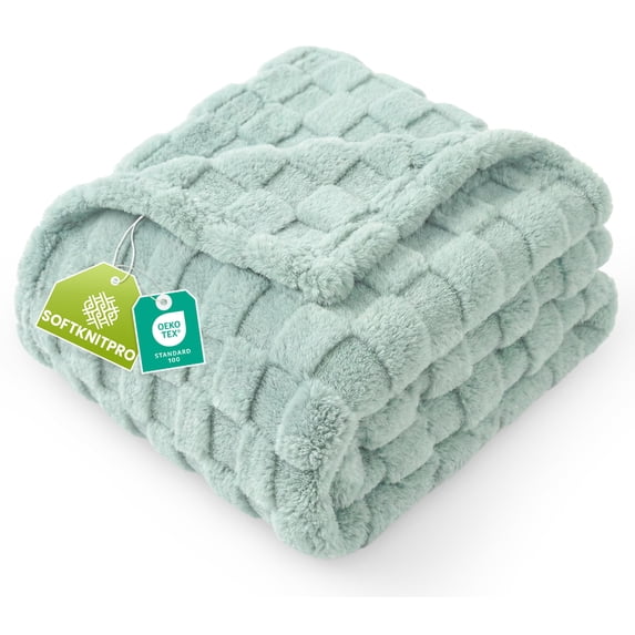 Utopia Bedding Plush Checkered Fleece Blanket Green Twin, 60x80 Inches Travel Friendly, Soft Cozy Throw Blanket for Couch, Sofa, Bed - Home Decor Gift for Kids, Women and Men