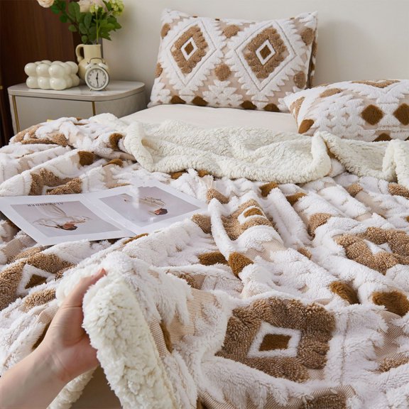 Uutvery Cationic Taffeta Blanket Lambswool Warm Blanket Double Layer Blanket Soft Polyester Blanket Office Home Blanket Elegant Decor Blanket