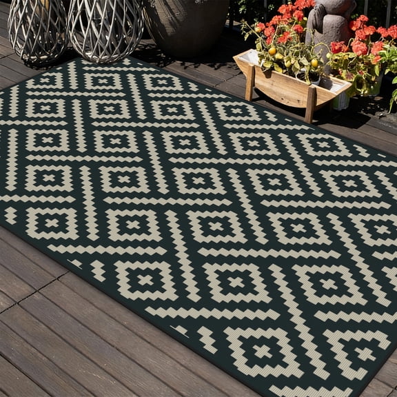 Uxcell 1-Pack Outdoor Rug, 4.9' x 3' Area Rug Polyester Outside Carpet for Patio/Porch/Balcony/Camping [Black/Gold]