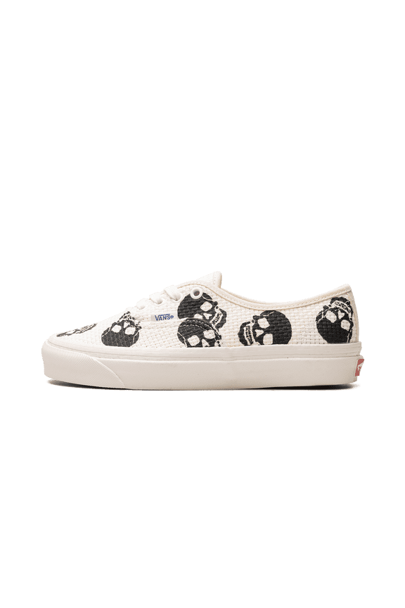 MENS Needlepoint Authentic 44 DX "Skulls" VN0A54F29GN from Stadium Goods