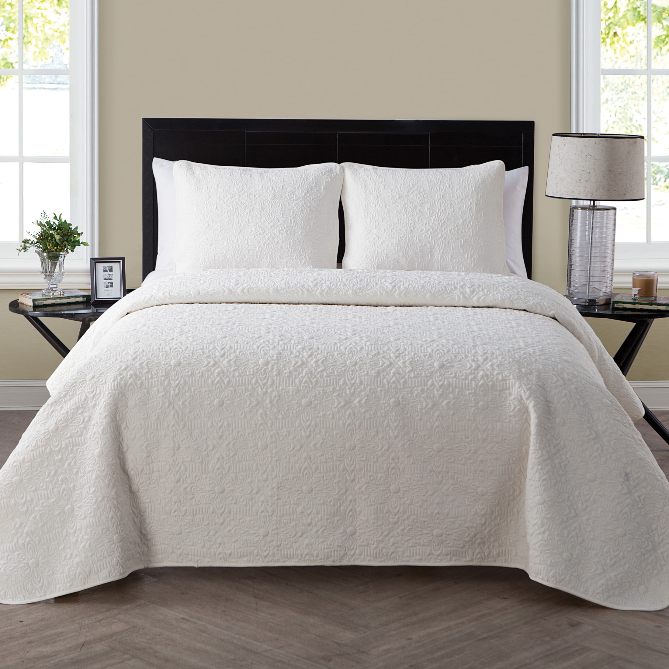 VCNY Home Caroline 3-Piece White Floral Quilt Set, Full/Queen, Adult, Unisex