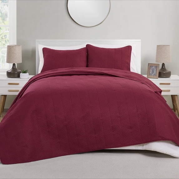VCNY Home Hexa 3-Piece Burgundy Geometric Polyester Quilt Set, King