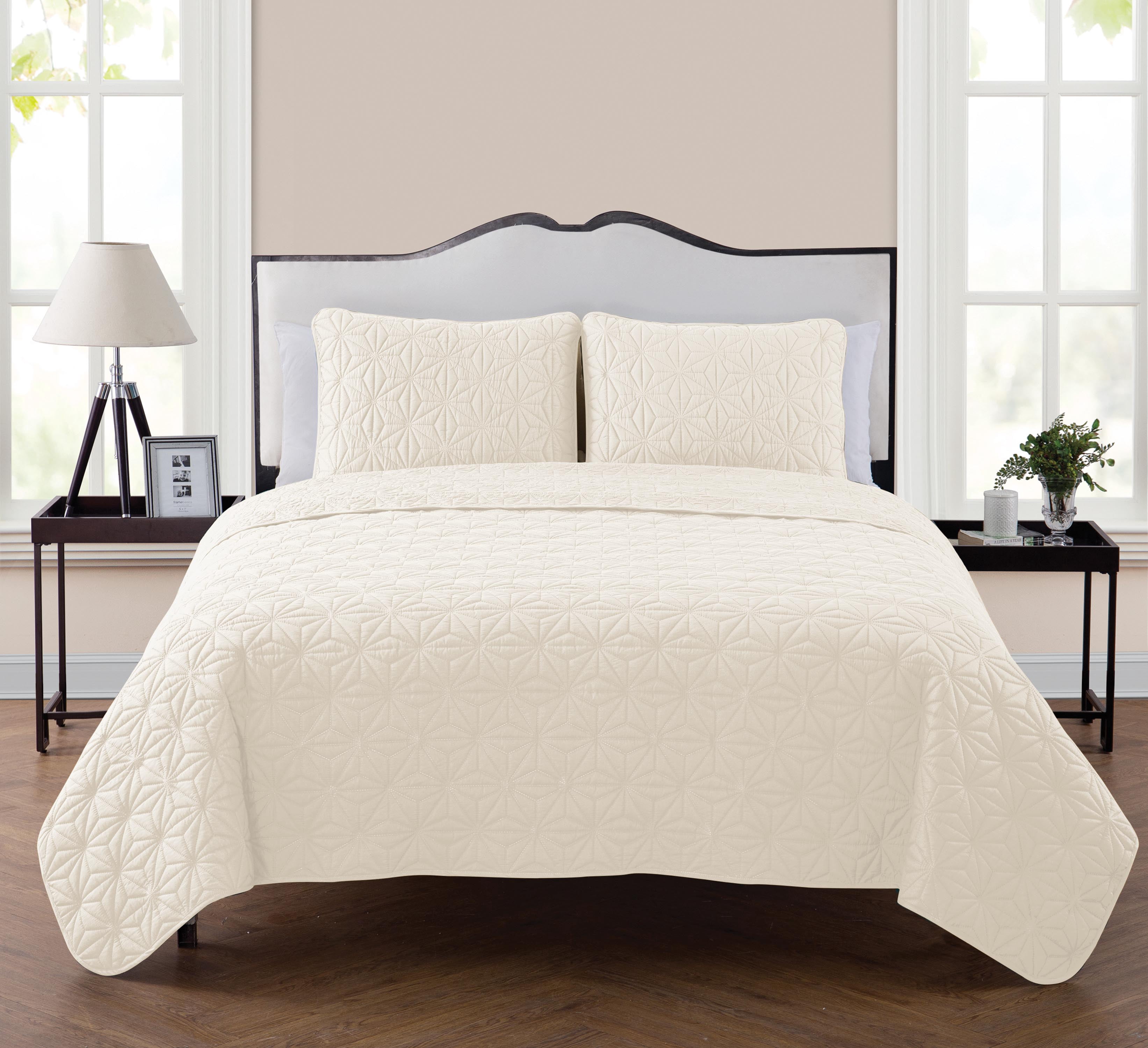 VCNY Home Kaleidoscope 3-Piece Ivory Geometric Quilt Set, Full/Queen, Adult, Unisex