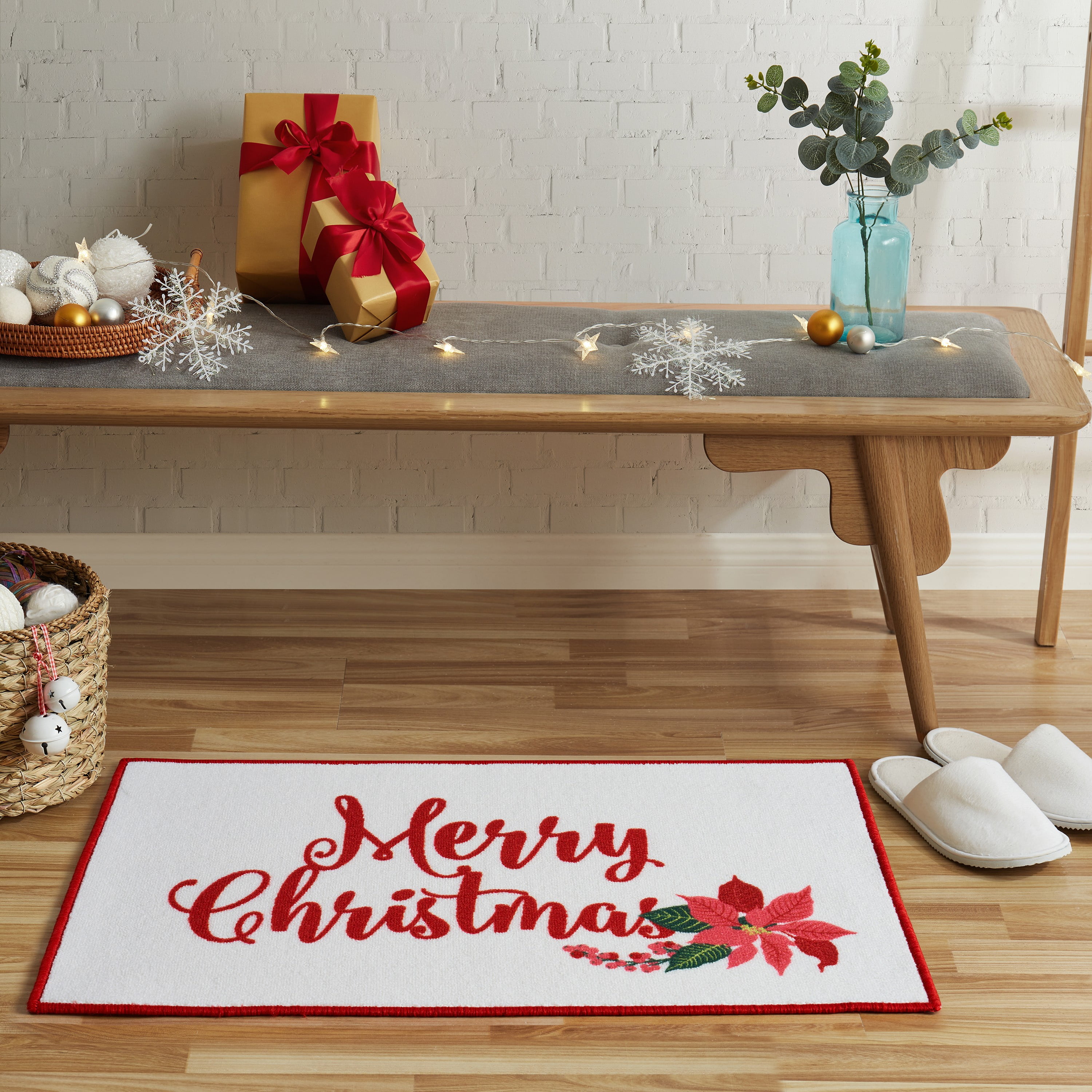 VCNY Home Merry Christmas White/Red Holiday Indoor Scatter Rug, 20" x 30"