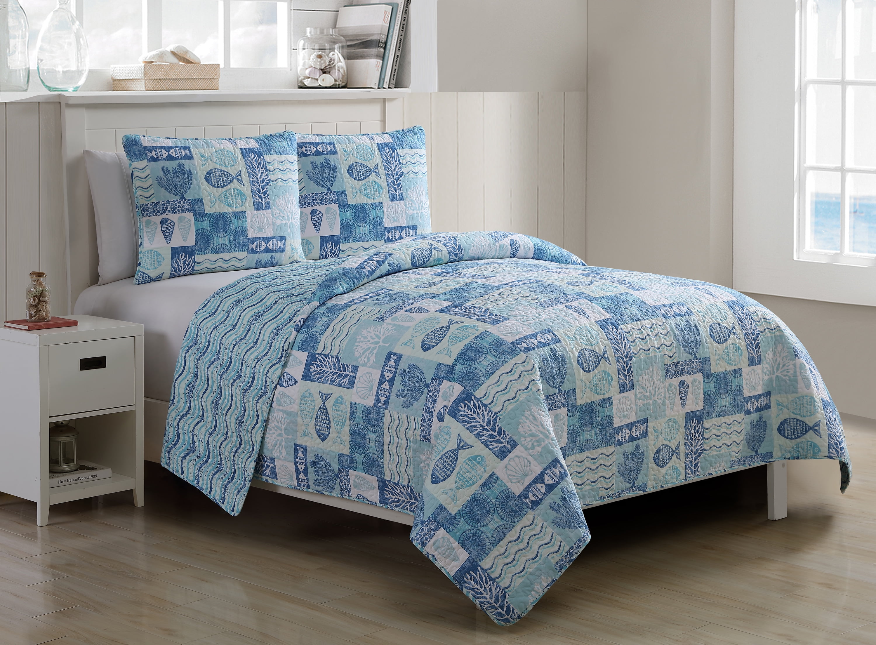 Lush Decor Sealife 2-Piece Twin Quilt Set - Reversible Blue Ocean Print & Wave Pattern Bedding