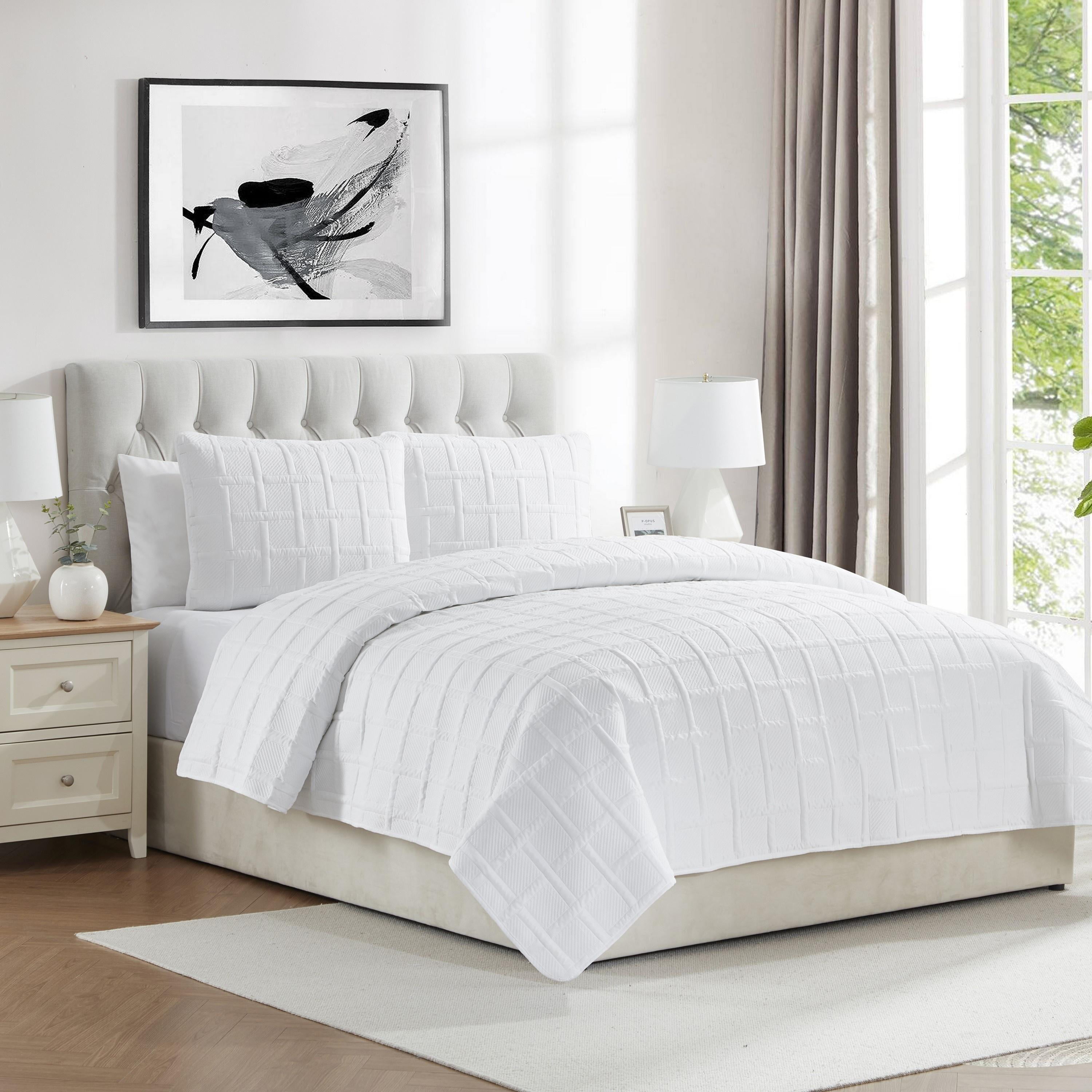 VCNY Home Square 3-Piece White Textured Grid Pinsonic Quilt Set, King, Adult, Unisex