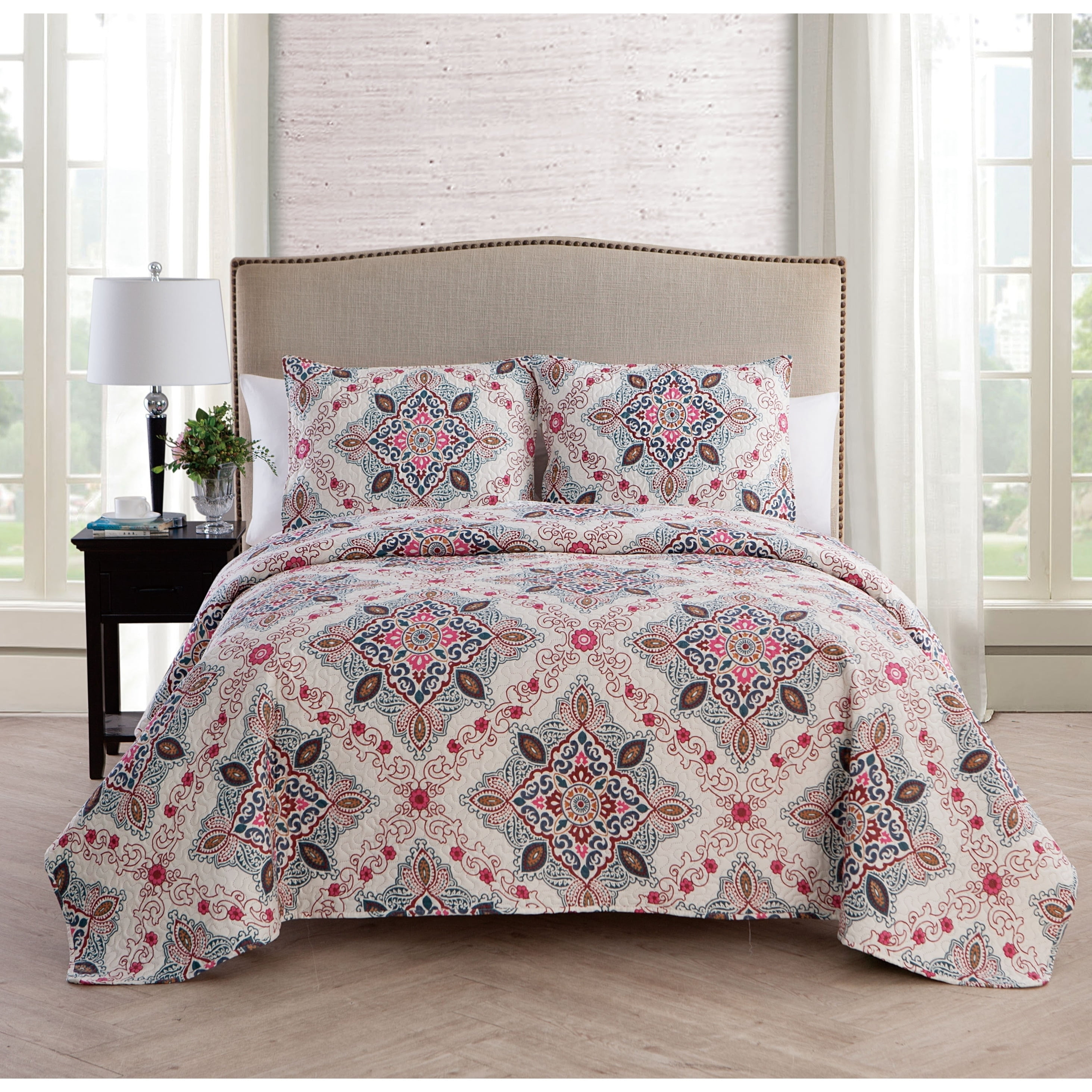 Wyndham 3-Piece Medallion Quilt Set