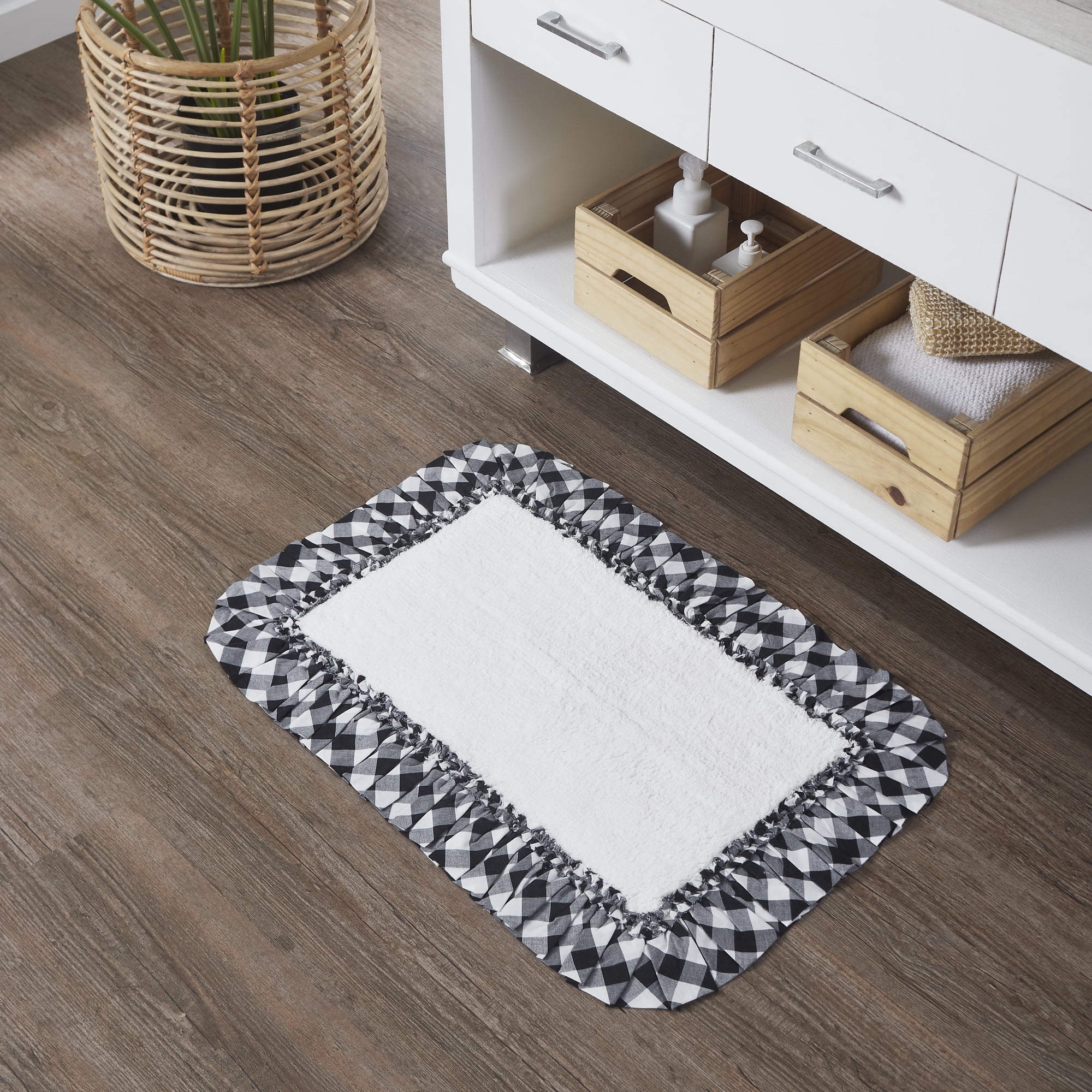 VHC Brands Annie Buffalo Check Bath Mat, Black, 20x30