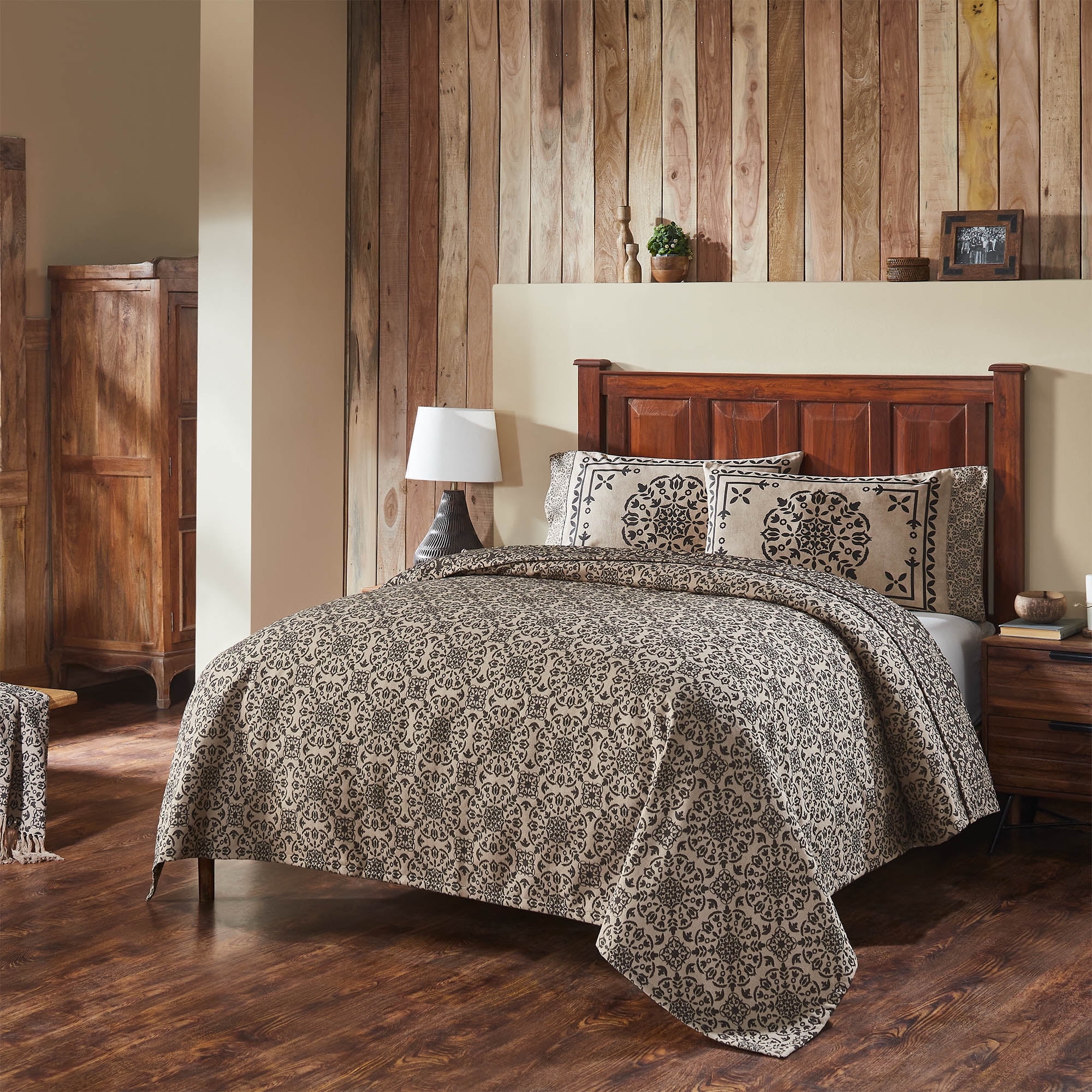 Natural Black Cotton Queen Medallion Coverlet