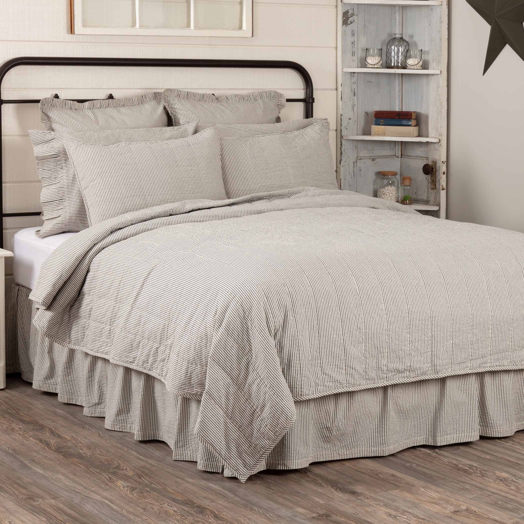 Hatteras Blue and White Cotton Queen Quilt Coverlet