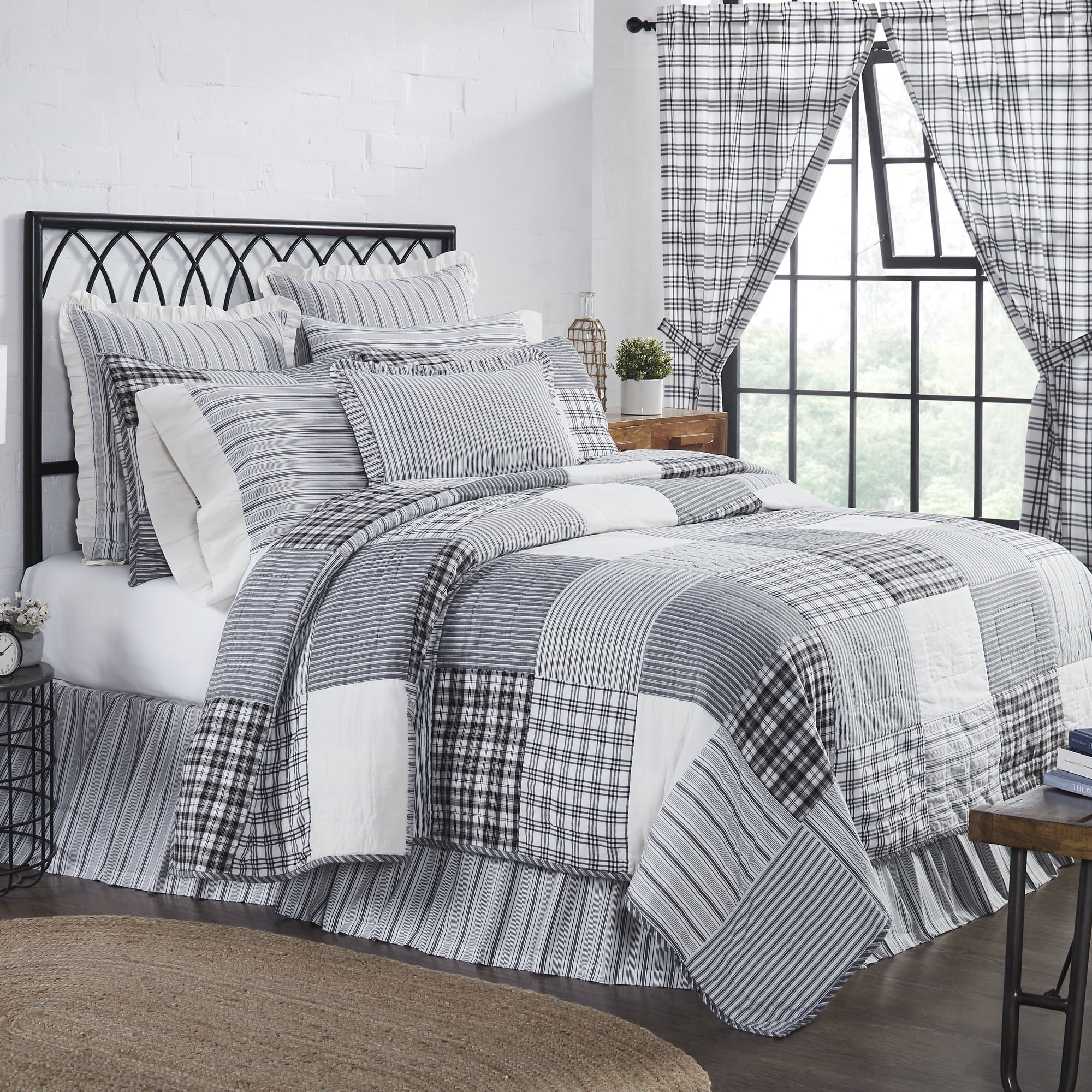 VHC Brands, Sawyer Mill Patchwork Reversible Queen Quilt, Black, 90x90