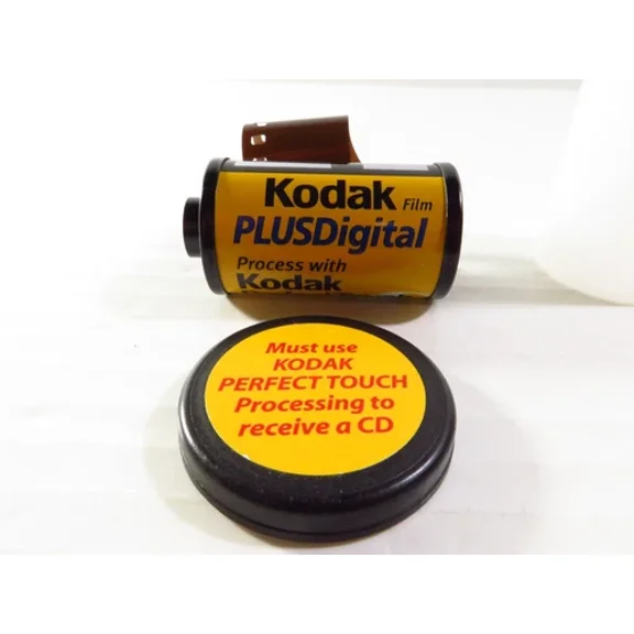 VIVIAN- Kodak Plus Digital - Kodak Perfect Touch 35Mm Film 400 Iso 24 Exp