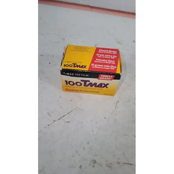 VIVIAN- Kodak Tmx 135-24 T-Max 100 Pro Black And White Negative 35Mm Print Film