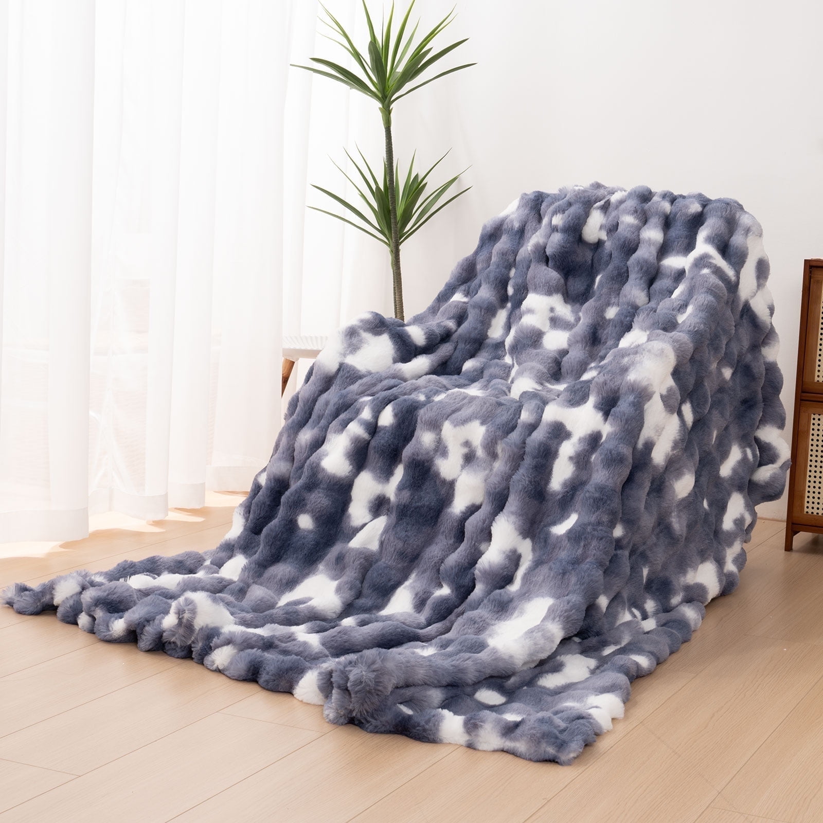 VK·LIVING Thick Ribbed Faux Rabbit Fur Cozy Reversible Throw Blanket,Super Soft 3D Striped Fuzzy Cozy Blankets,Blue,108"x 90"
