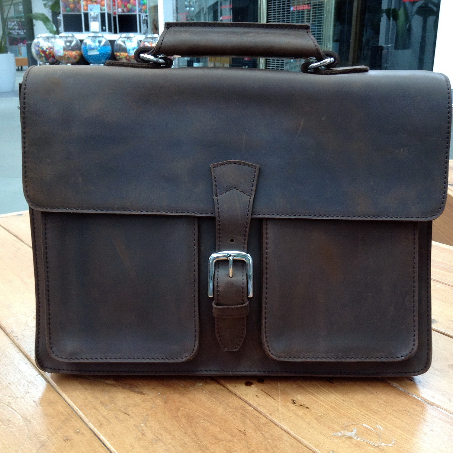 Vagarant Traveler Cowhide Leather Pro Briefcase L64. Dark Distress