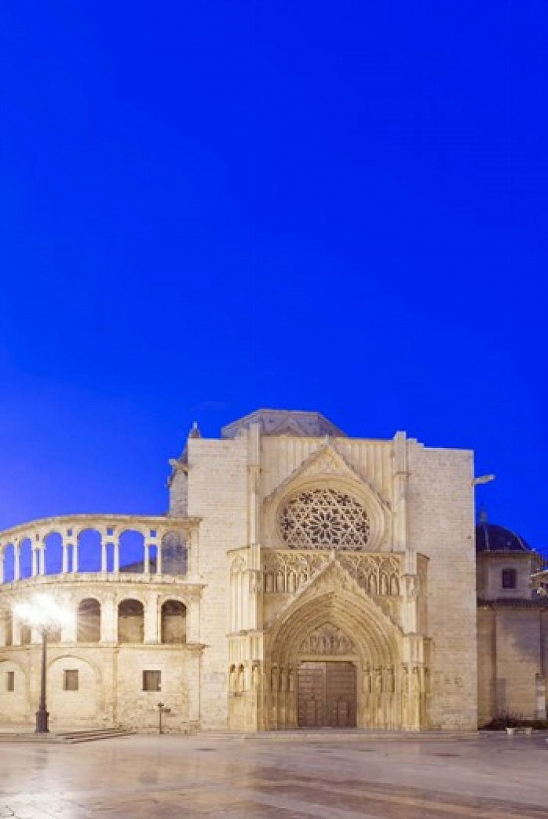 Valencia Cathedral at Dawn Valencia Spain Canvas Art - Rob Tilley DanitaDelimont (19 x 29)