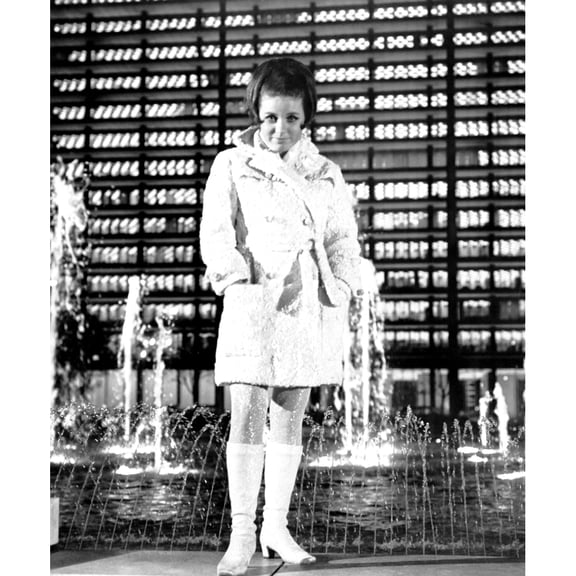 Valley Of The Dolls Patty Duke 1967 Tm & Copyright �20Th Century Fox Film Corp./Courtesy Everett Collection Photo Print (8 x 10)