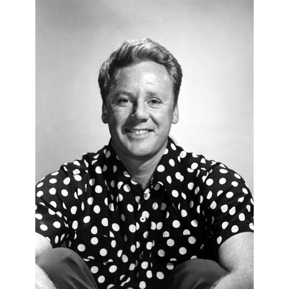 Van Johnson Wearing A Polka Dot Shirt Late 1940S Photo Print (16 x 20)