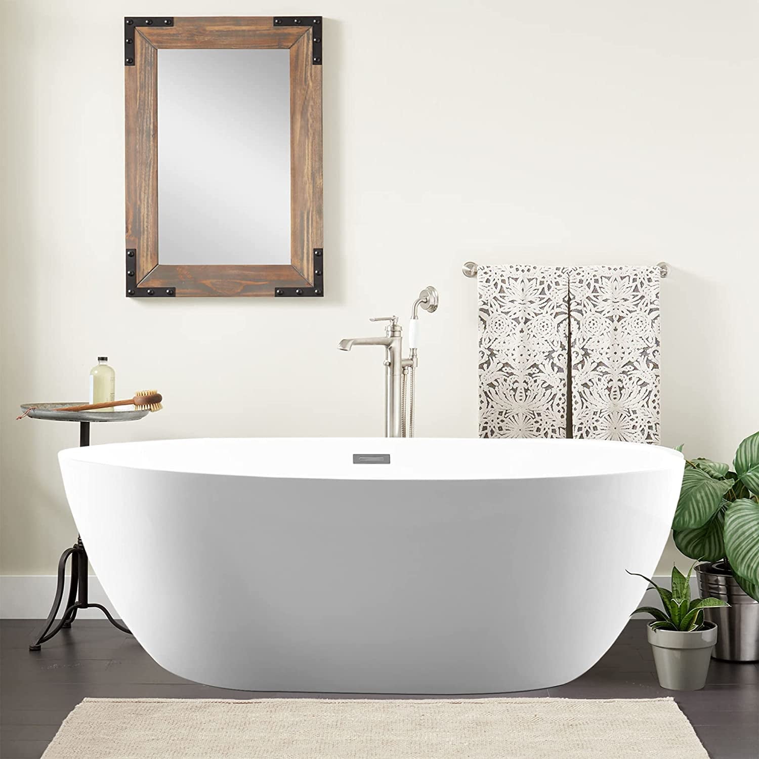 White Acrylic Freestanding Soaking Bathtub with Chrome Drain