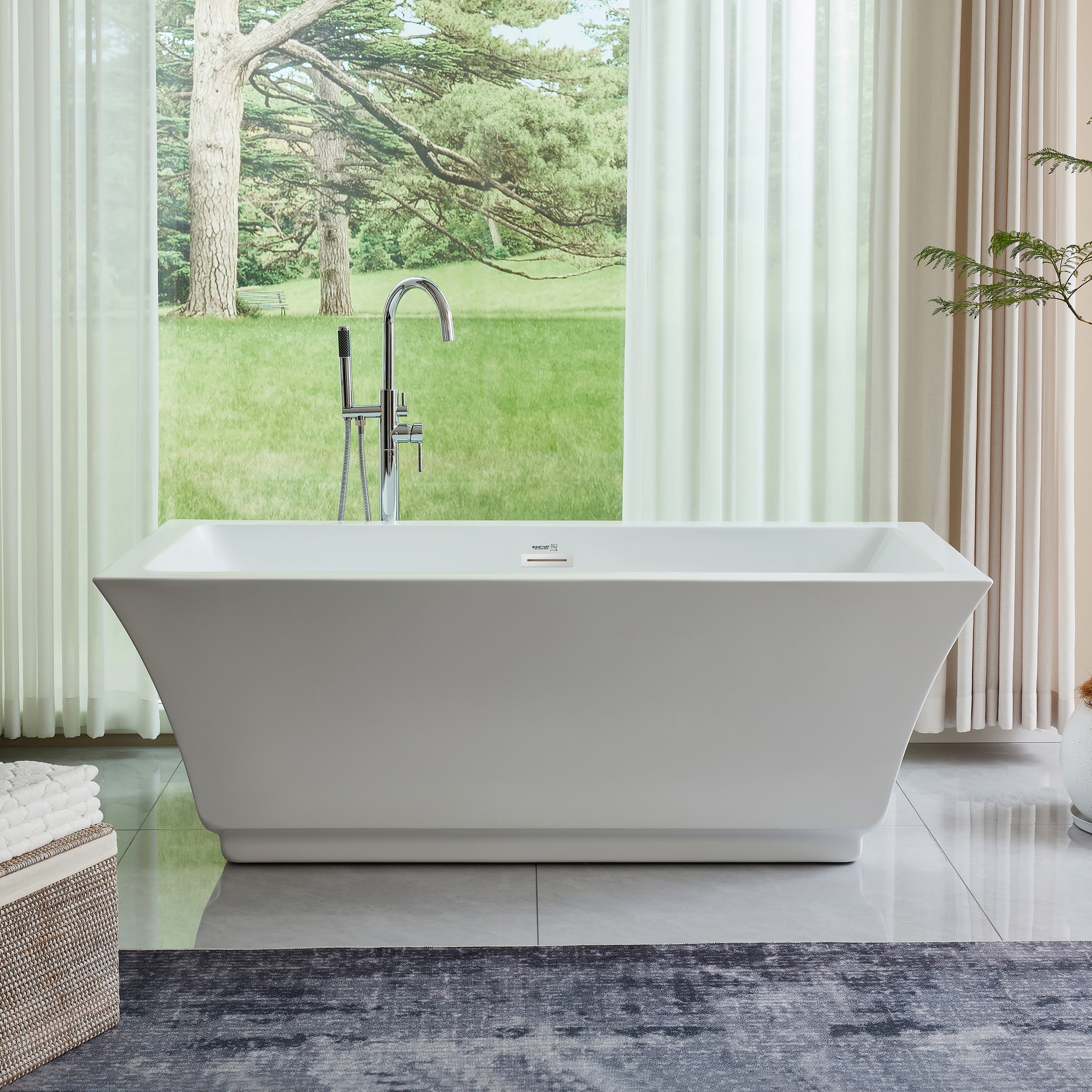 White Acrylic Freestanding Soaking Bathtub with Chrome Drain