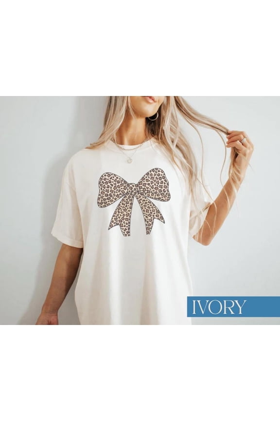 Leopard Bow Shirt Animal Print Tee for Women Trendy Shirt Coquette Graphic Tee Bow Aesthetic Apparel Cheetah Bow Tshirt All Size S-5XL