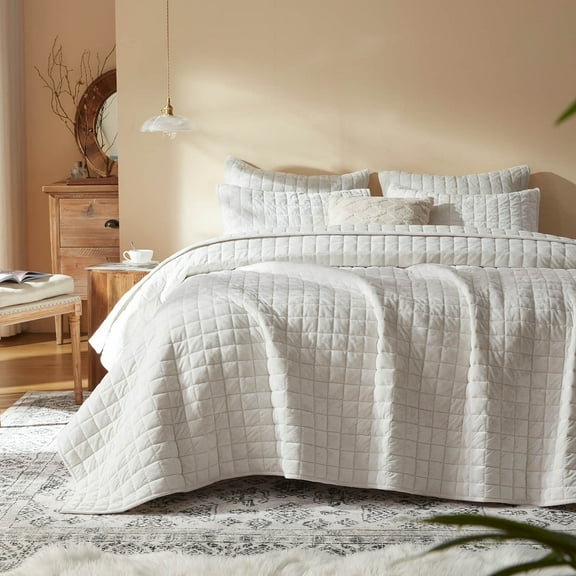 Velvet Quilt California King-118''x106'', Lightweight White Velvet Comforter Set with 2 Pillow Shams, Soft Oversized Bedspread Coverlet Quilted Bedding Set for All Season