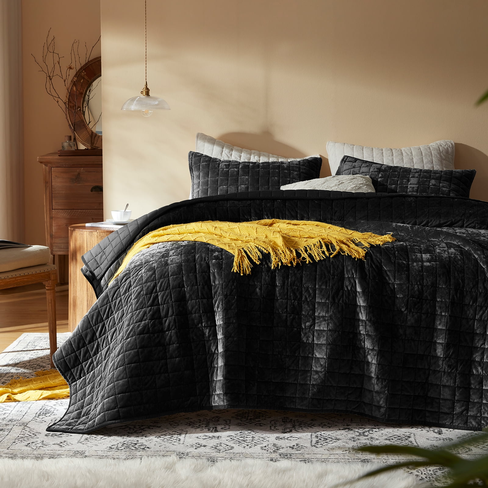 Velvet Quilt King Size-98''x106'', Lightweight Black Velvet Comforter Set with 2 Pillow Shams, Soft Bedspread Coverlet Quilted Bedding Set for All Season